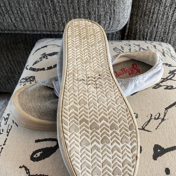 Women’s comfy tennis shoe - Picture 2 of 2